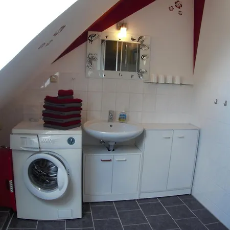 Daire Schoene Max 4 Pers In Der Naehe Von Sassnitz Clementelvitz